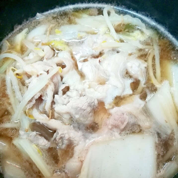 白菜ともやしと豚肉の中華スープ